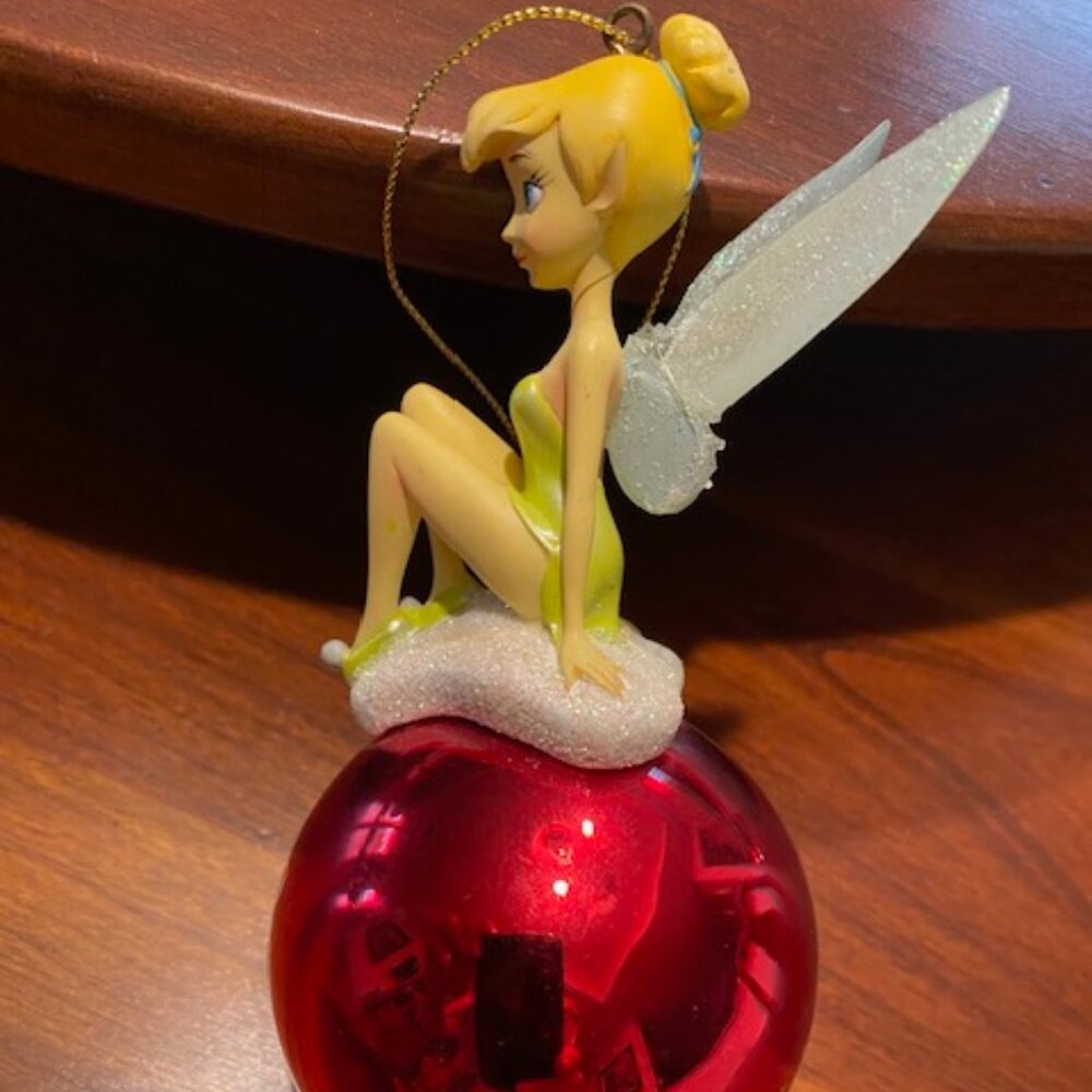 TINKERBELL resin FIGUERINE on RED GLASS BALL to hang * collectible 2002 DISNEY